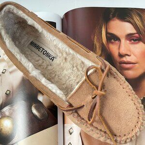 MINNETONKA Women's Sheepskin Rubber Sole Slippers: Size 9; EXCELLENT CONDITION